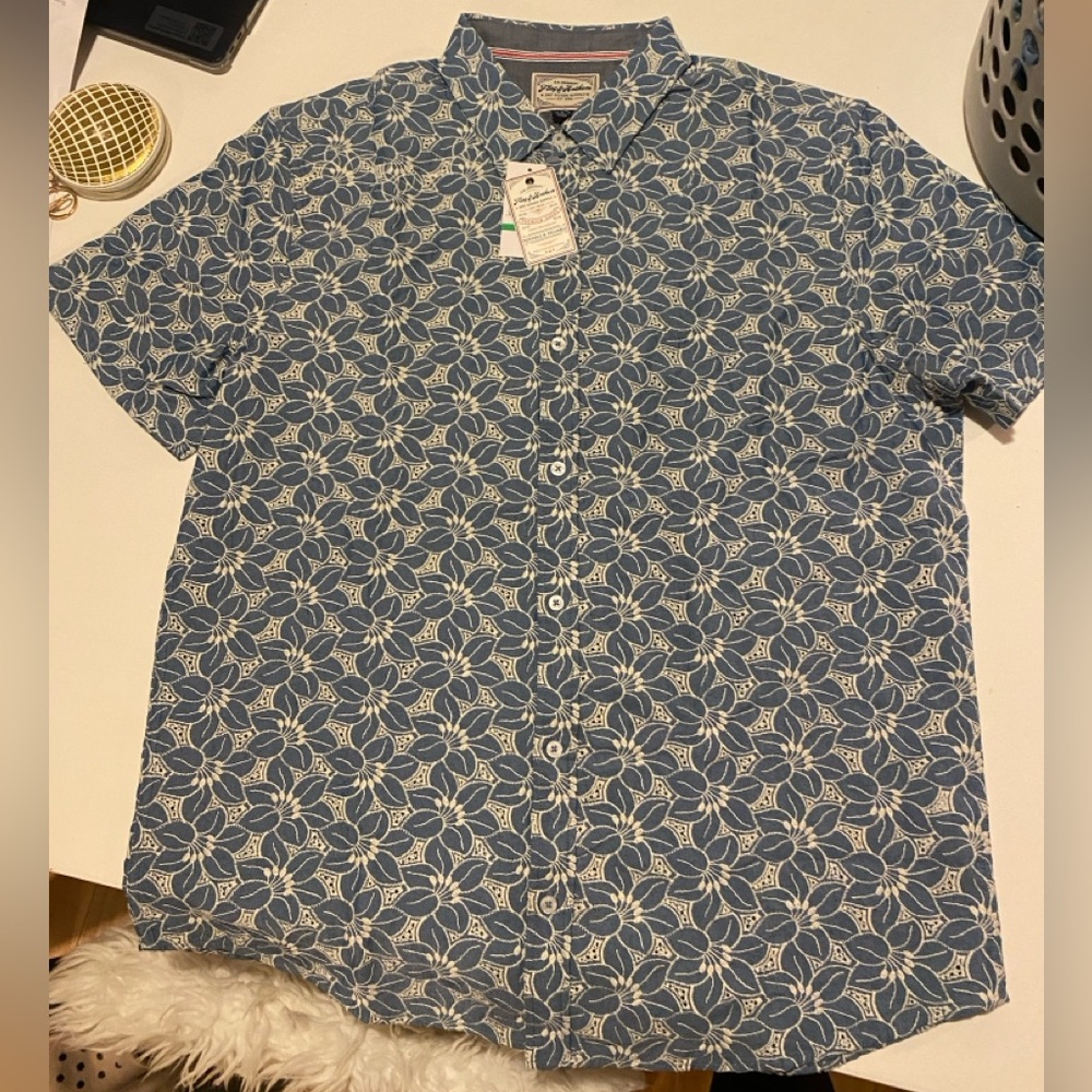 Flag & Anthem Men's Blue Floral Short-Sleeve Button-Down Shirt by